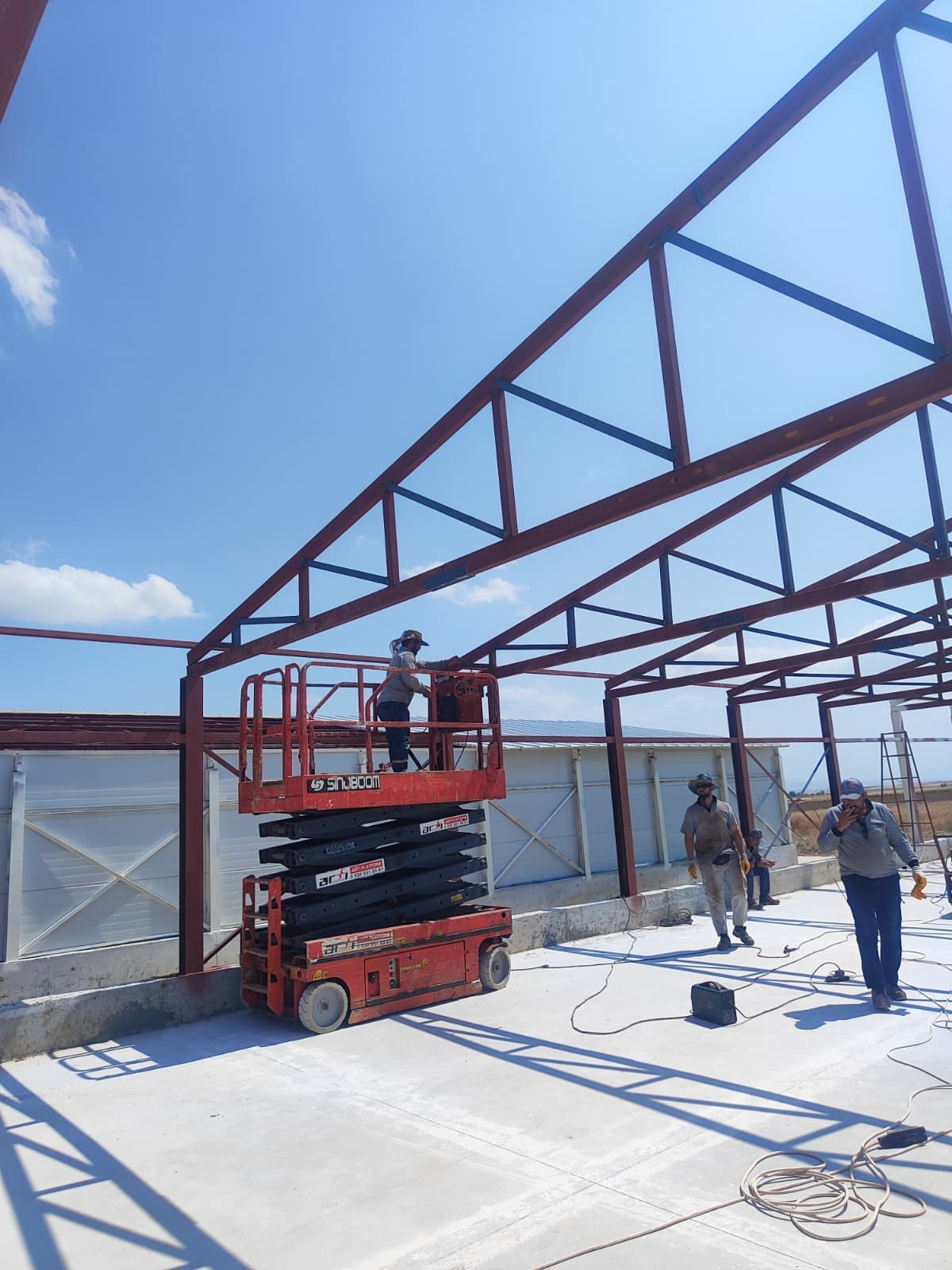 Bozüyük Depo ve Sevkiyat İşleri İçin Forklift-Platform Kiralama saha çalışması