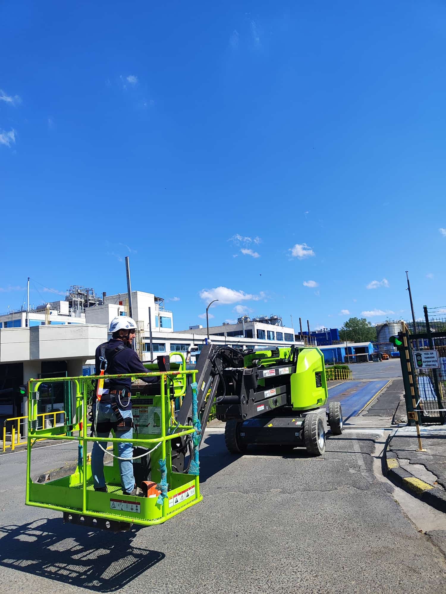 Bozüyük Depo ve Sevkiyat İşleri İçin Forklift-Platform Kiralama saha detayı